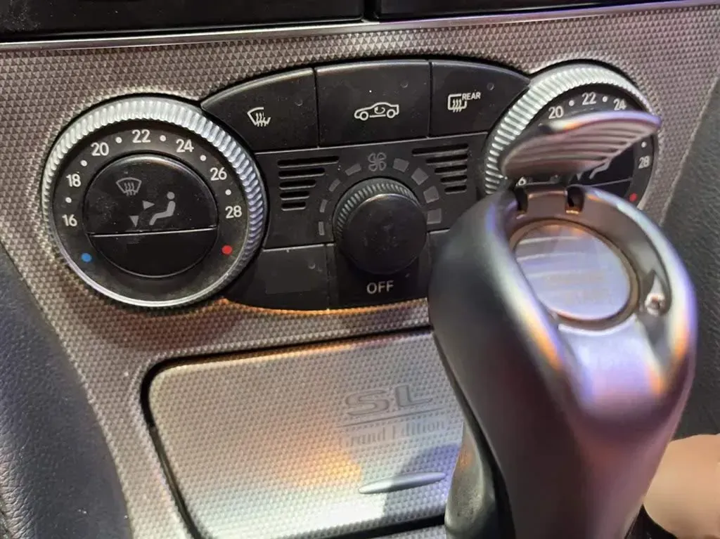 2011 Mercedes-Benz SL Class 3.0L 231HP V6 7AT,autocango,china used car exporter,china ev exporter,chinese used car exporter,chinese used ev exporter