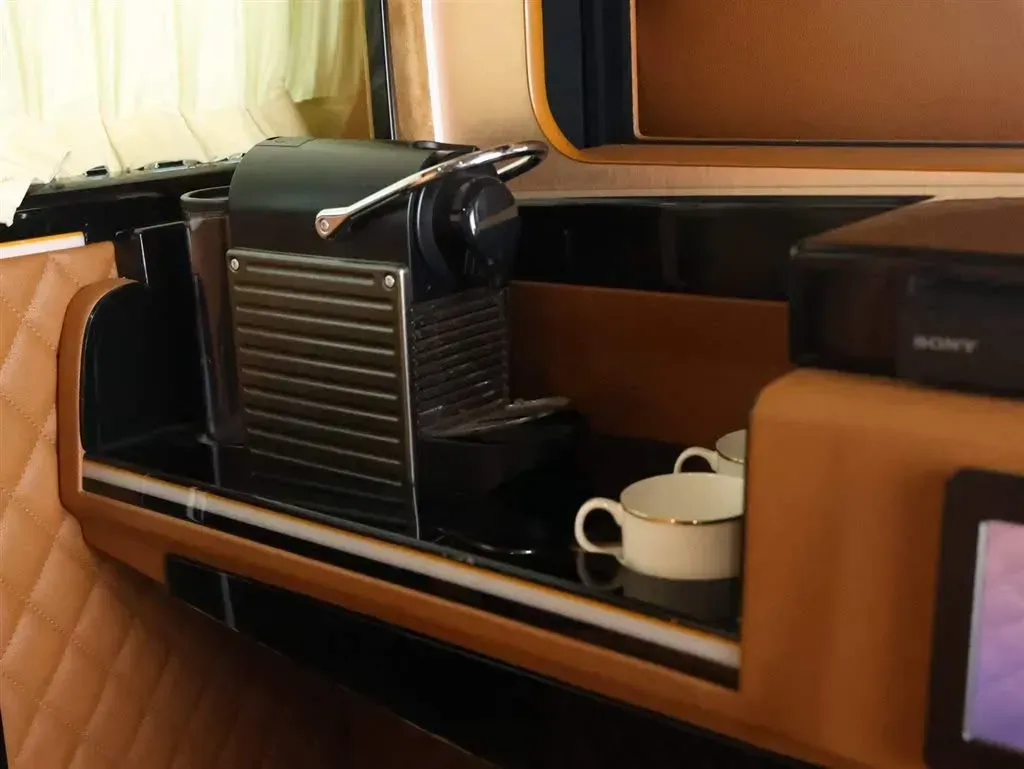 2017 Volkswagen Caravelle 2.0T 204HP L4 7DCT,autocango,china used car exporter,china ev exporter,chinese used car exporter,chinese used ev exporter