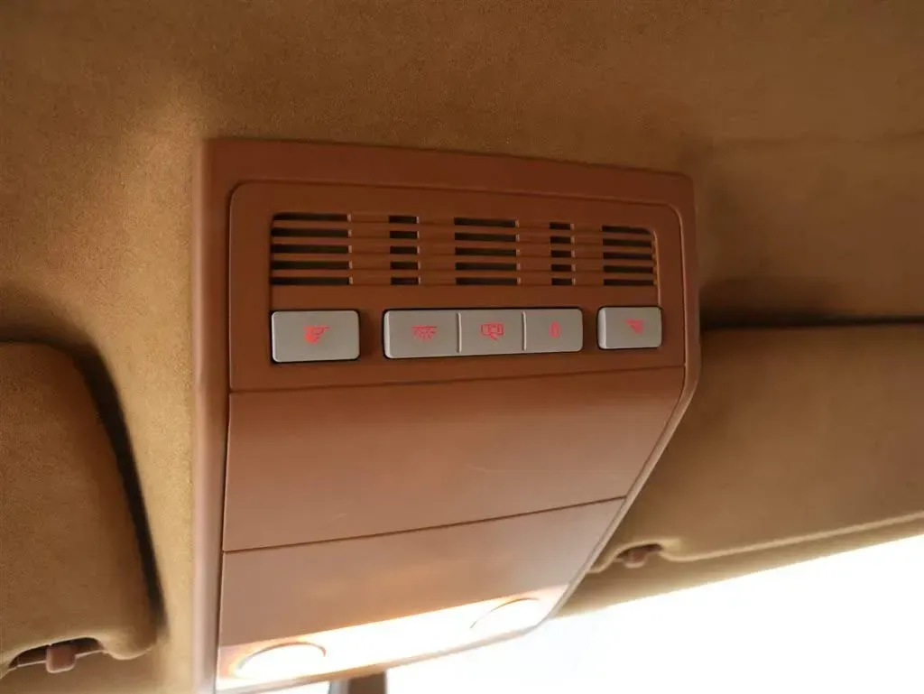 2017 Volkswagen Caravelle 2.0T 204HP L4 7DCT,autocango,china used car exporter,china ev exporter,chinese used car exporter,chinese used ev exporter