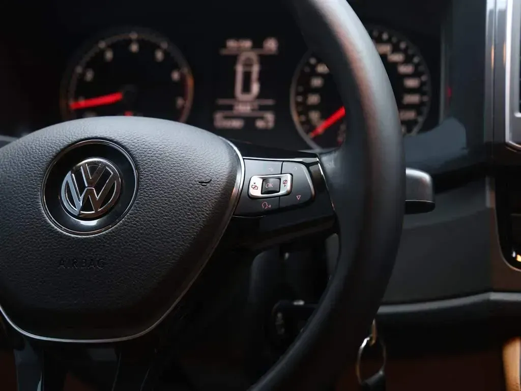 2017 Volkswagen Caravelle 2.0T 204HP L4 7DCT,autocango,china used car exporter,china ev exporter,chinese used car exporter,chinese used ev exporter