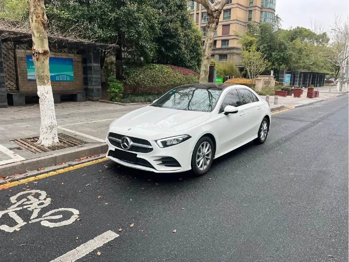 2020 Mercedes-Benz A Class 1.3T 163HP L4 7DCT