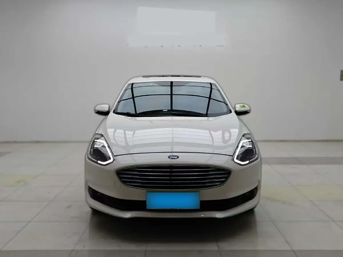 2019 Ford Escort 1.5L 122HP L3 6AT