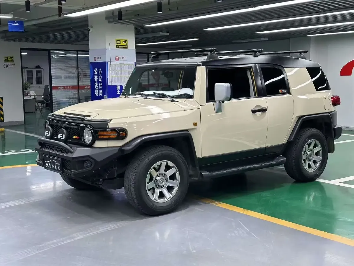 2013 Toyota FJ Cruiser 4.0L 272HP V6 5AT,autocango,china used car exporter,china ev exporter,chinese used car exporter,chinese used ev exporter