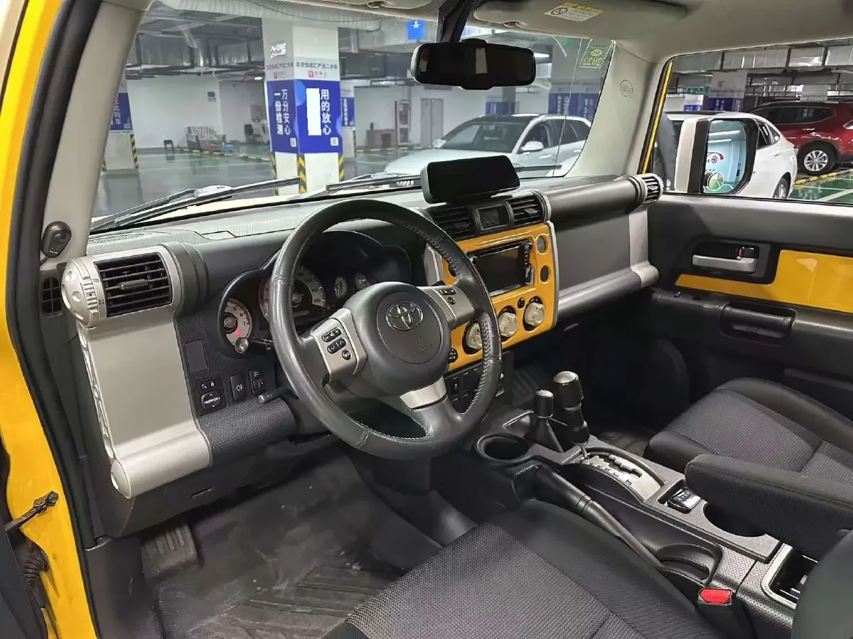 2013 Toyota FJ Cruiser 4.0L 272HP V6 5AT,autocango,china used car exporter,china ev exporter,chinese used car exporter,chinese used ev exporter