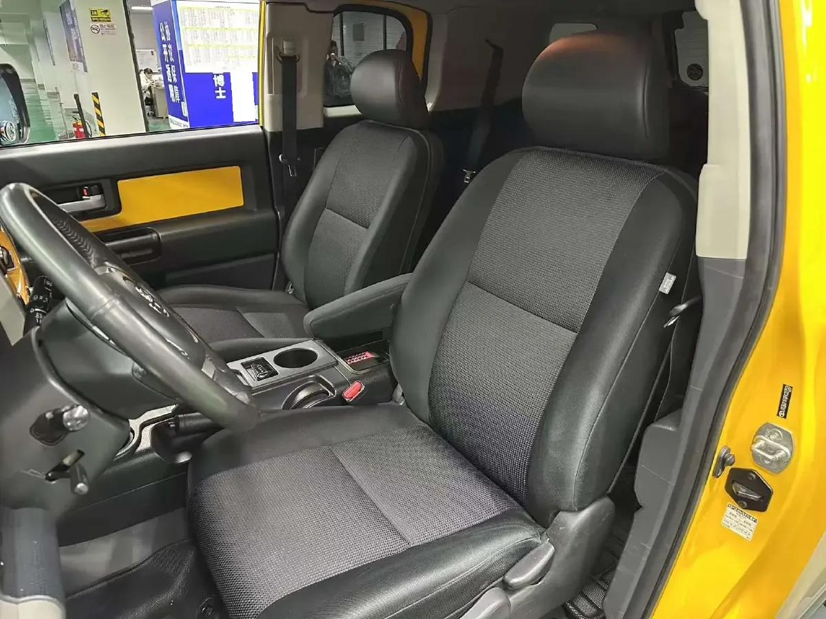 2013 Toyota FJ Cruiser 4.0L 272HP V6 5AT,autocango,china used car exporter,china ev exporter,chinese used car exporter,chinese used ev exporter