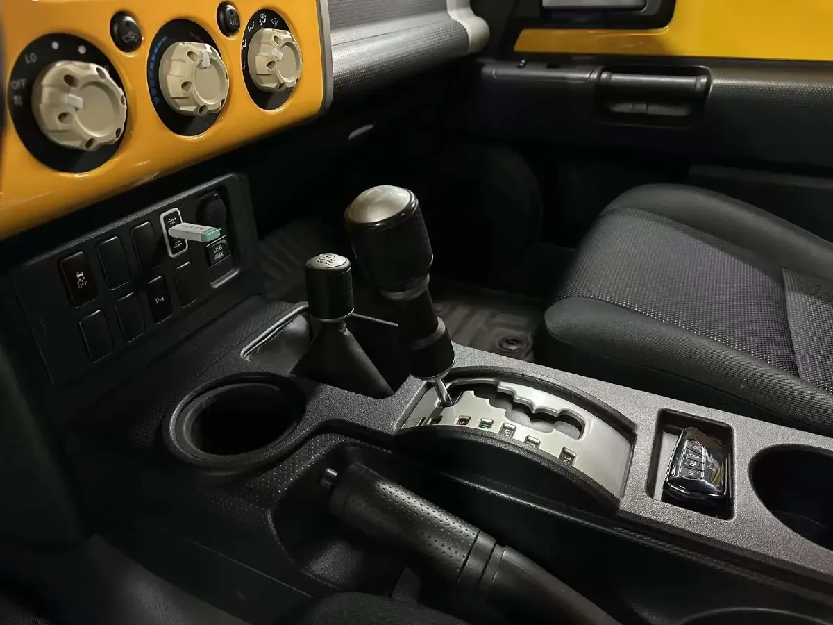 2013 Toyota FJ Cruiser 4.0L 272HP V6 5AT,autocango,china used car exporter,china ev exporter,chinese used car exporter,chinese used ev exporter