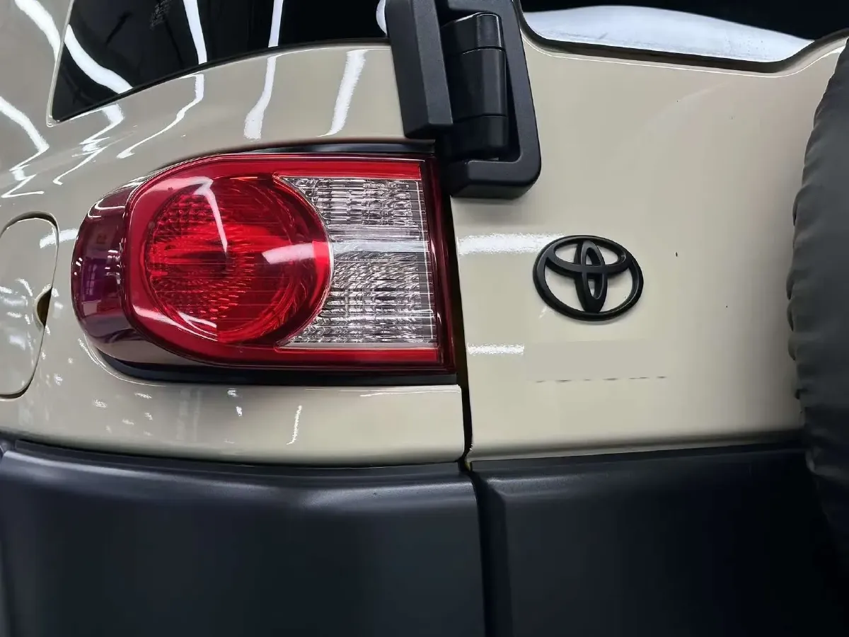 2013 Toyota FJ Cruiser 4.0L 272HP V6 5AT,autocango,china used car exporter,china ev exporter,chinese used car exporter,chinese used ev exporter