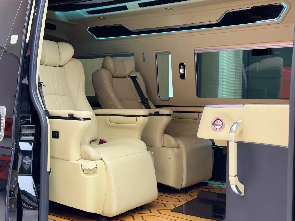 2011 Toyota Hiace 2.7L 154HP L4 5MT,autocango,china used car exporter,china ev exporter,chinese used car exporter,chinese used ev exporter