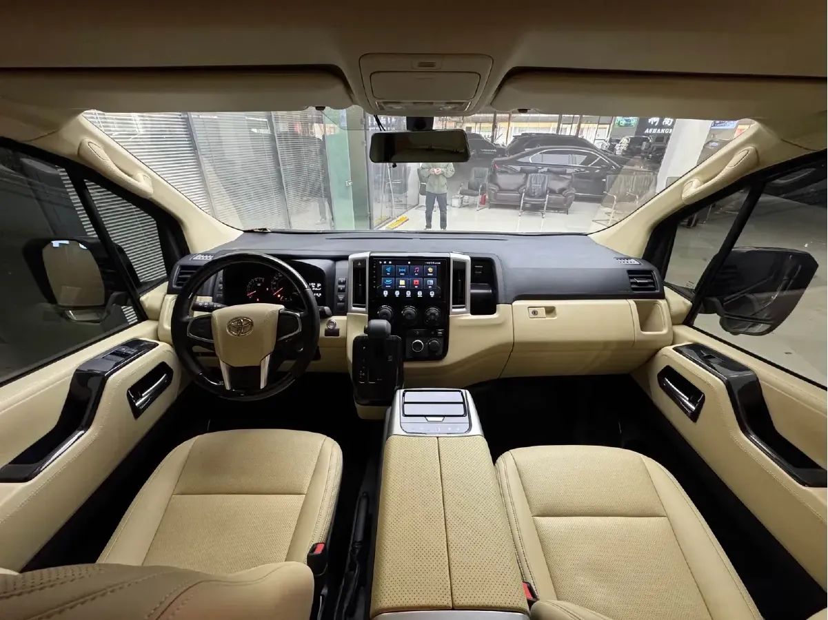 2011 Toyota Hiace 2.7L 154HP L4 5MT,autocango,china used car exporter,china ev exporter,chinese used car exporter,chinese used ev exporter