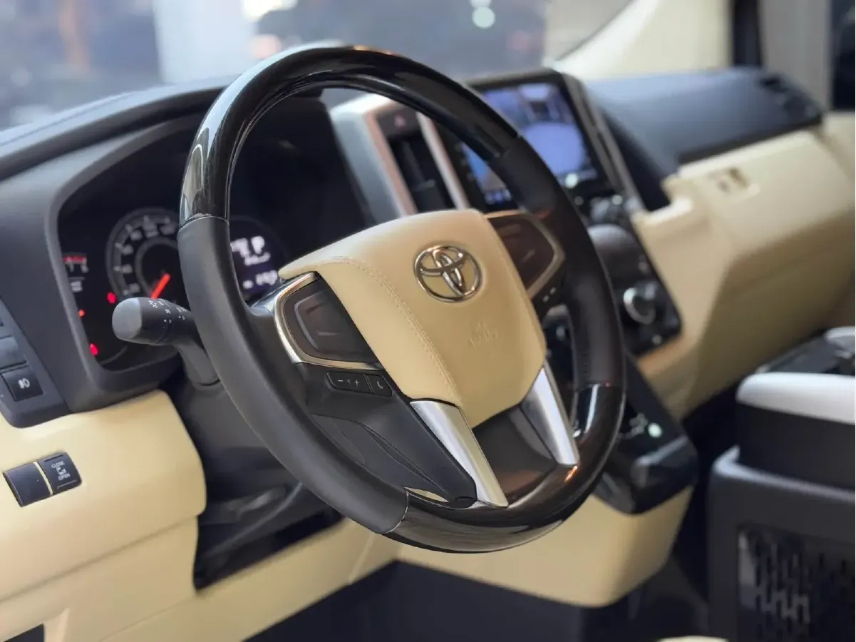 2011 Toyota Hiace 2.7L 154HP L4 5MT,autocango,china used car exporter,china ev exporter,chinese used car exporter,chinese used ev exporter