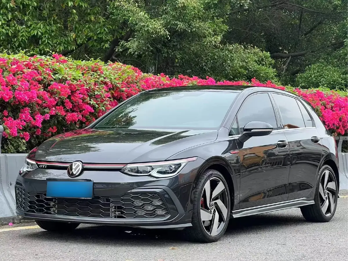 2023 Volkswagen GolfGTI 2.0T 220HP L4 7DCT