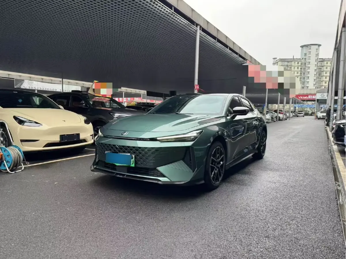 2024 ChangAn UNI-V iDD 1.5L 110HP L4 E-CVT PHEV 18.99KWH