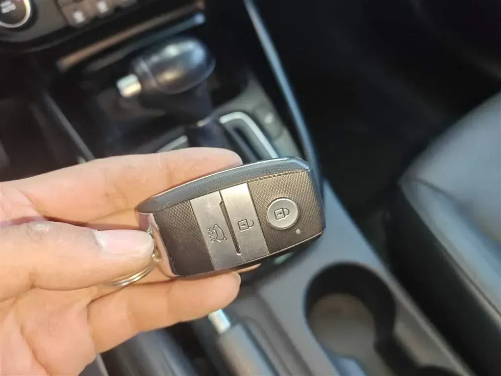 2013 Kia Carens 2.0L 152HP L4 6AT,autocango,china used car exporter,china ev exporter,chinese used car exporter,chinese used ev exporter