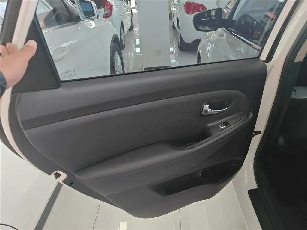 2013 Kia Carens 2.0L 152HP L4 6AT,autocango,china used car exporter,china ev exporter,chinese used car exporter,chinese used ev exporter