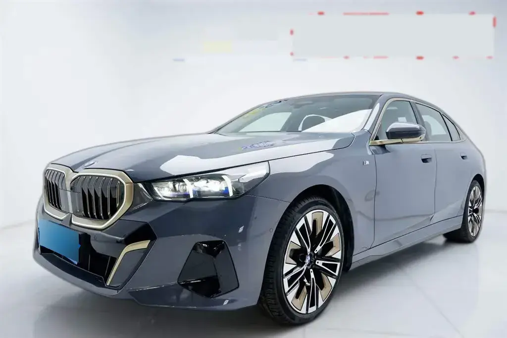 2024 BMW 5 Series 2.0T 258HP L4 8AT