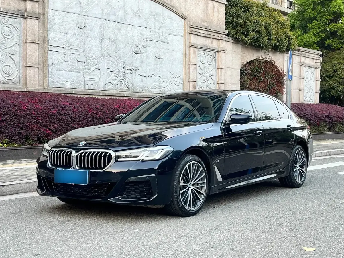 2023 BMW 5 Series 2.0T 245HP L4 8AT