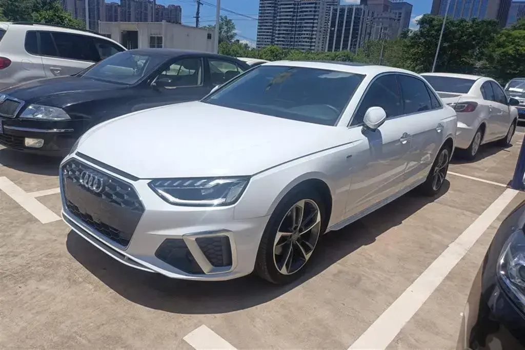 2022 Audi A4L 2.0T 190HP L4 7DCT