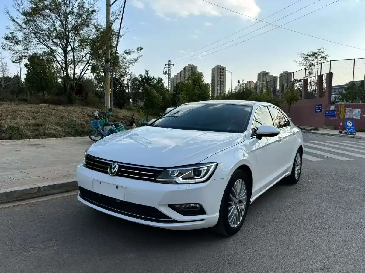 2015 Volkswagen Lamando 1.8T 180HP L4 7DCT