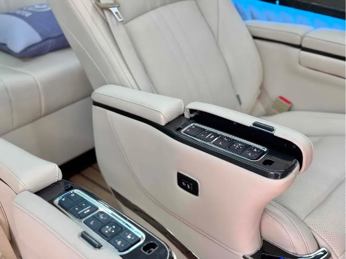 2011 Toyota Hiace 2.7L 154HP L4 5MT,autocango,china used car exporter,china ev exporter,chinese used car exporter,chinese used ev exporter