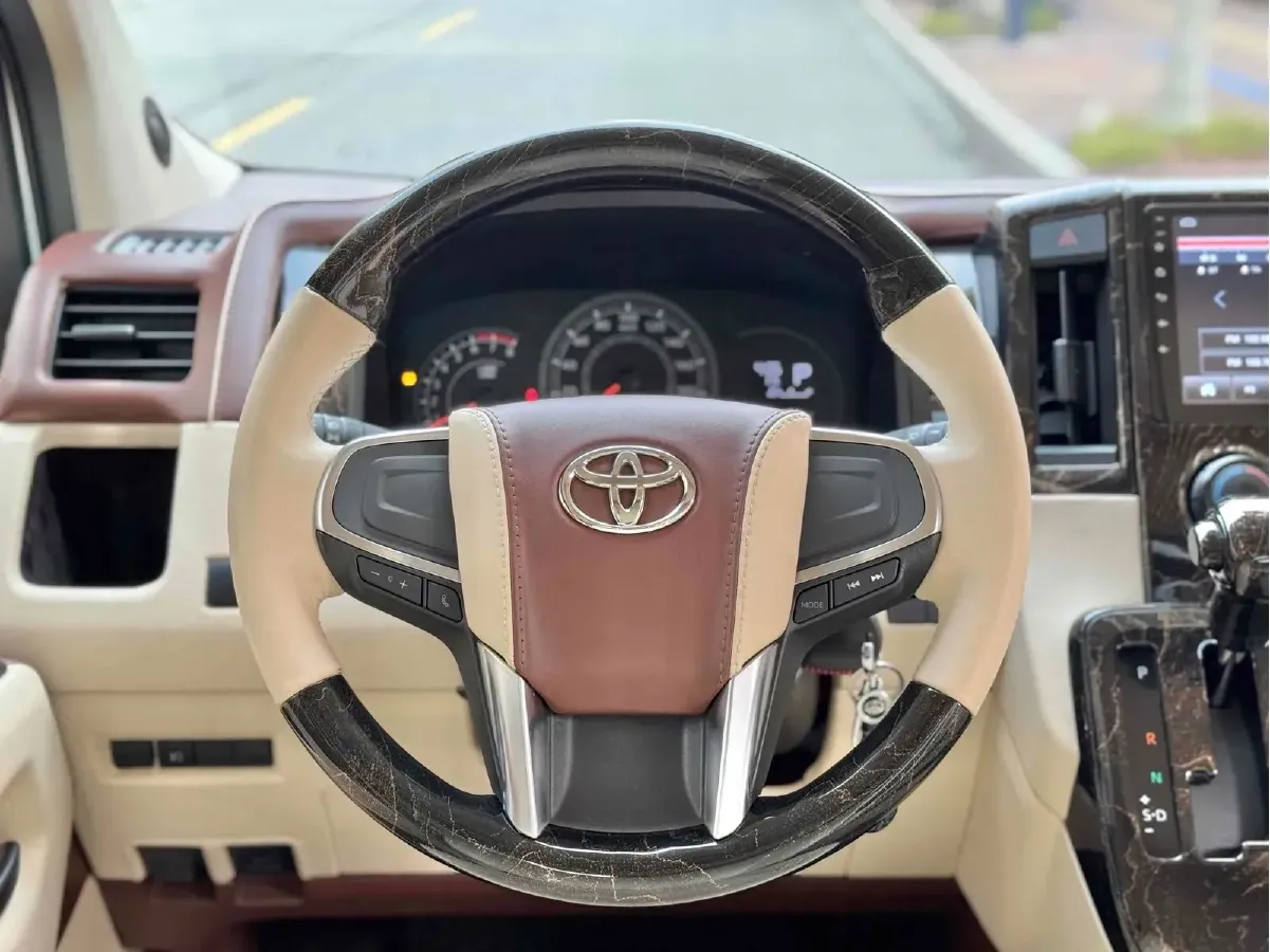 2011 Toyota Hiace 2.7L 154HP L4 5MT,autocango,china used car exporter,china ev exporter,chinese used car exporter,chinese used ev exporter