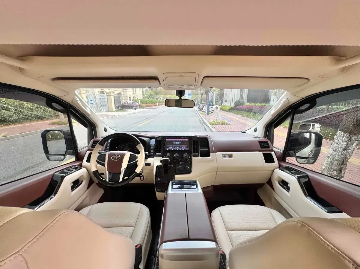 2011 Toyota Hiace 2.7L 154HP L4 5MT,autocango,china used car exporter,china ev exporter,chinese used car exporter,chinese used ev exporter