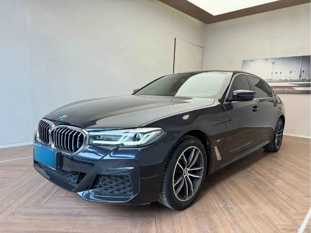 2022 BMW 5 Series 2.0T 184HP L4 8AT