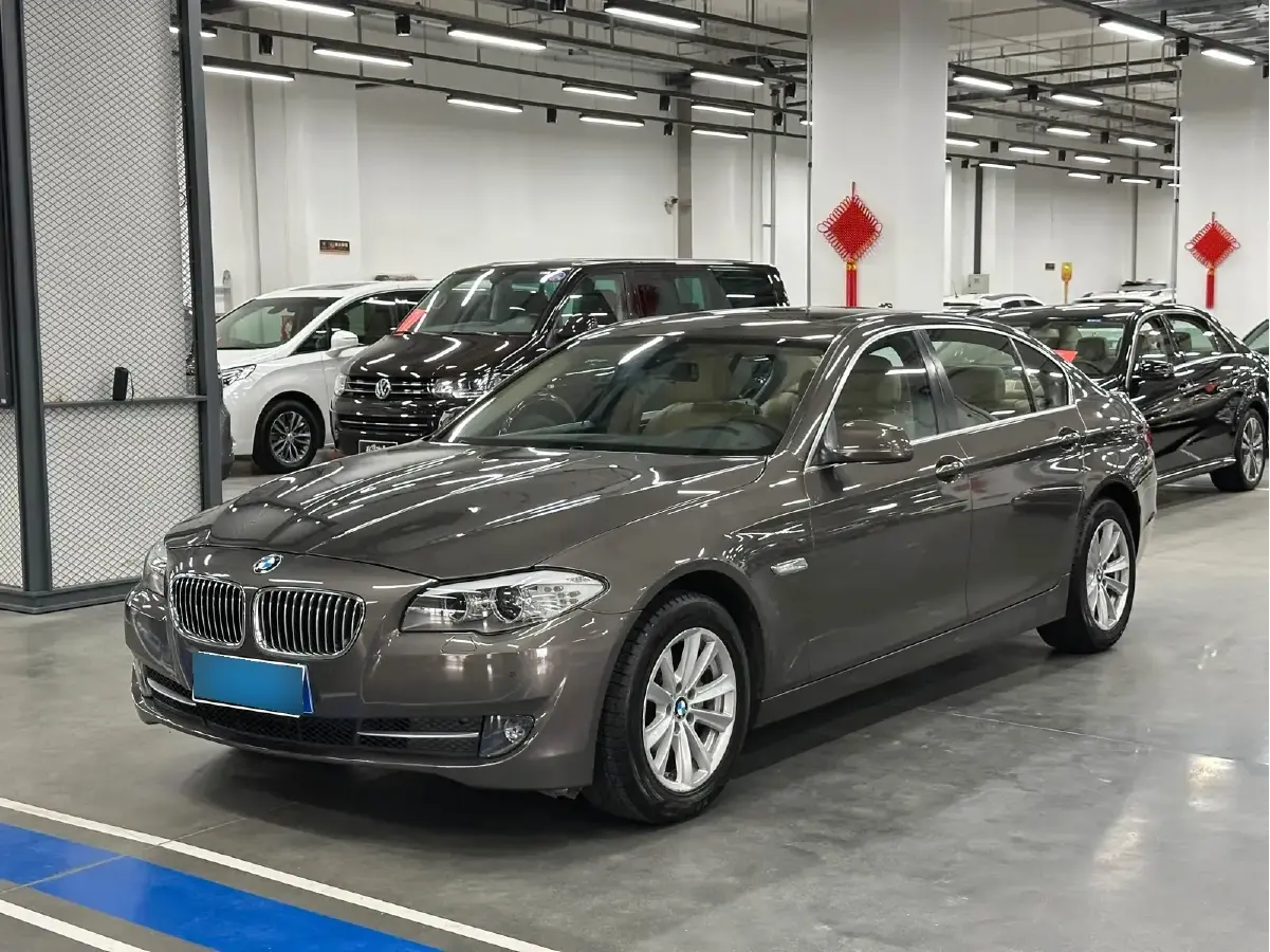 2012 BMW 5 Series 2.5L 177HP L6 8AT