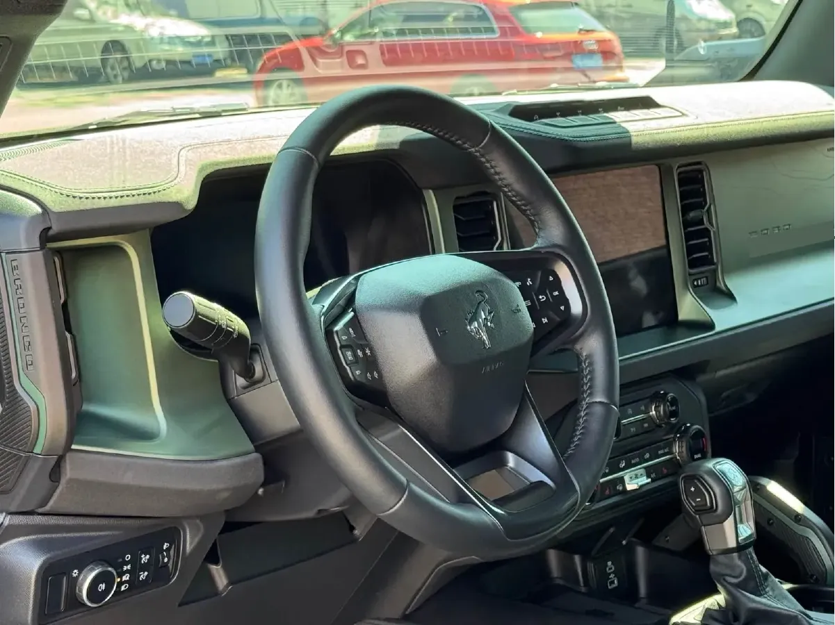 2024 Ford Bronco 2.3T 275HP L4 10AT,autocango,china used car exporter,china ev exporter,chinese used car exporter,chinese used ev exporter