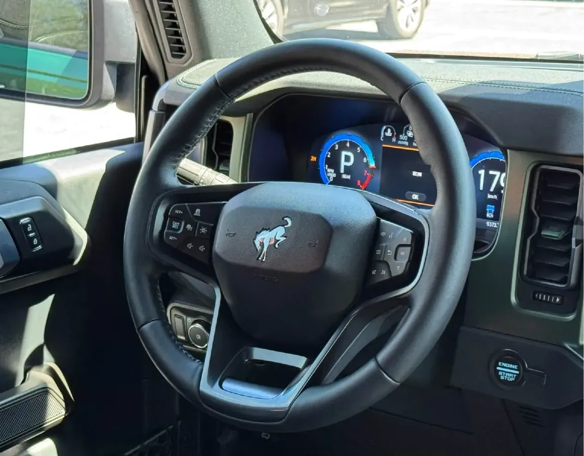 2024 Ford Bronco 2.3T 275HP L4 10AT,autocango,china used car exporter,china ev exporter,chinese used car exporter,chinese used ev exporter