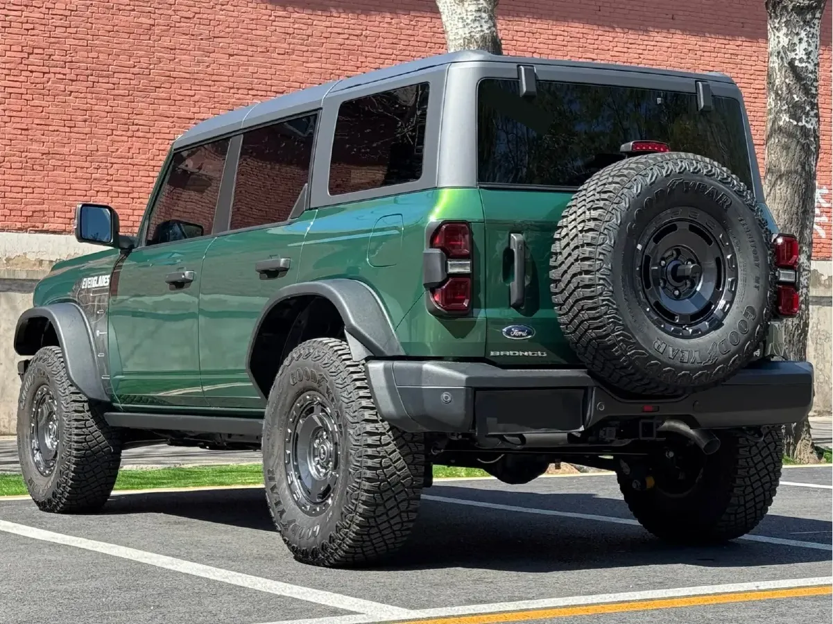 2024 Ford Bronco 2.3T 275HP L4 10AT,autocango,china used car exporter,china ev exporter,chinese used car exporter,chinese used ev exporter