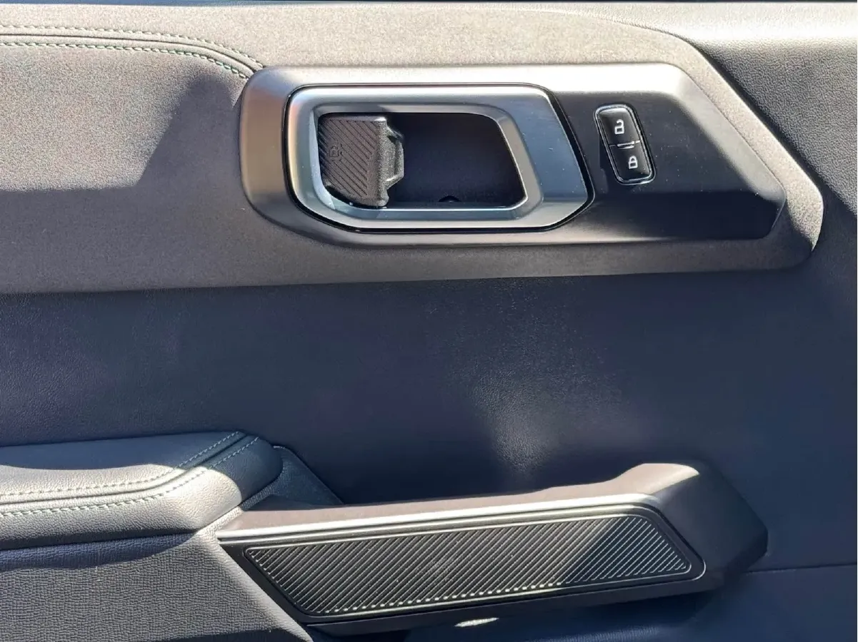 2024 Ford Bronco 2.3T 275HP L4 10AT,autocango,china used car exporter,china ev exporter,chinese used car exporter,chinese used ev exporter