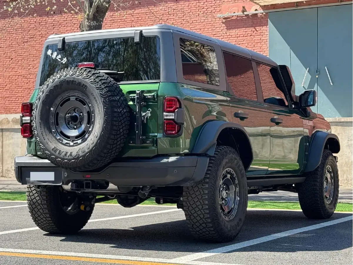 2024 Ford Bronco 2.3T 275HP L4 10AT,autocango,china used car exporter,china ev exporter,chinese used car exporter,chinese used ev exporter