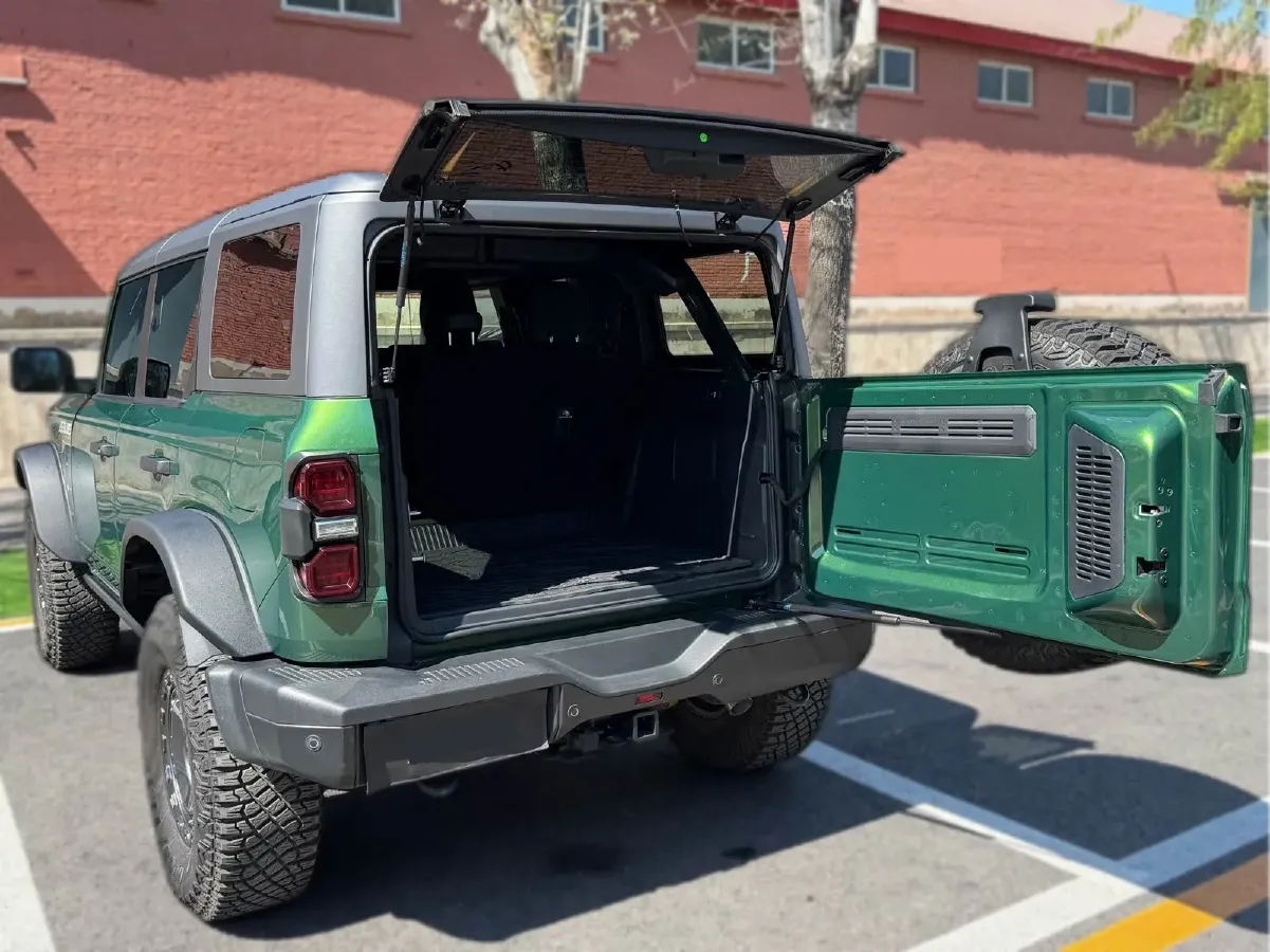 2024 Ford Bronco 2.3T 275HP L4 10AT,autocango,china used car exporter,china ev exporter,chinese used car exporter,chinese used ev exporter