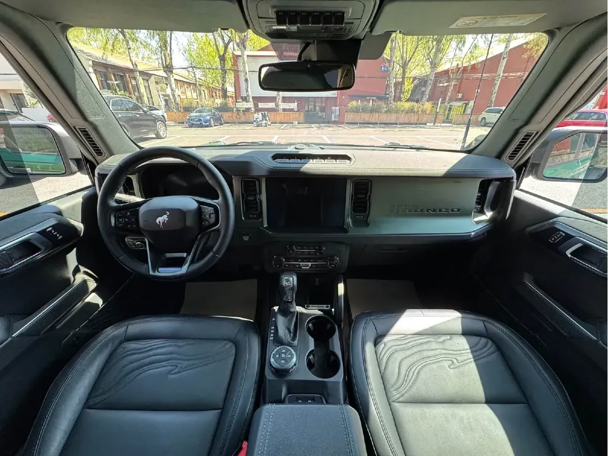 2024 Ford Bronco 2.3T 275HP L4 10AT,autocango,china used car exporter,china ev exporter,chinese used car exporter,chinese used ev exporter