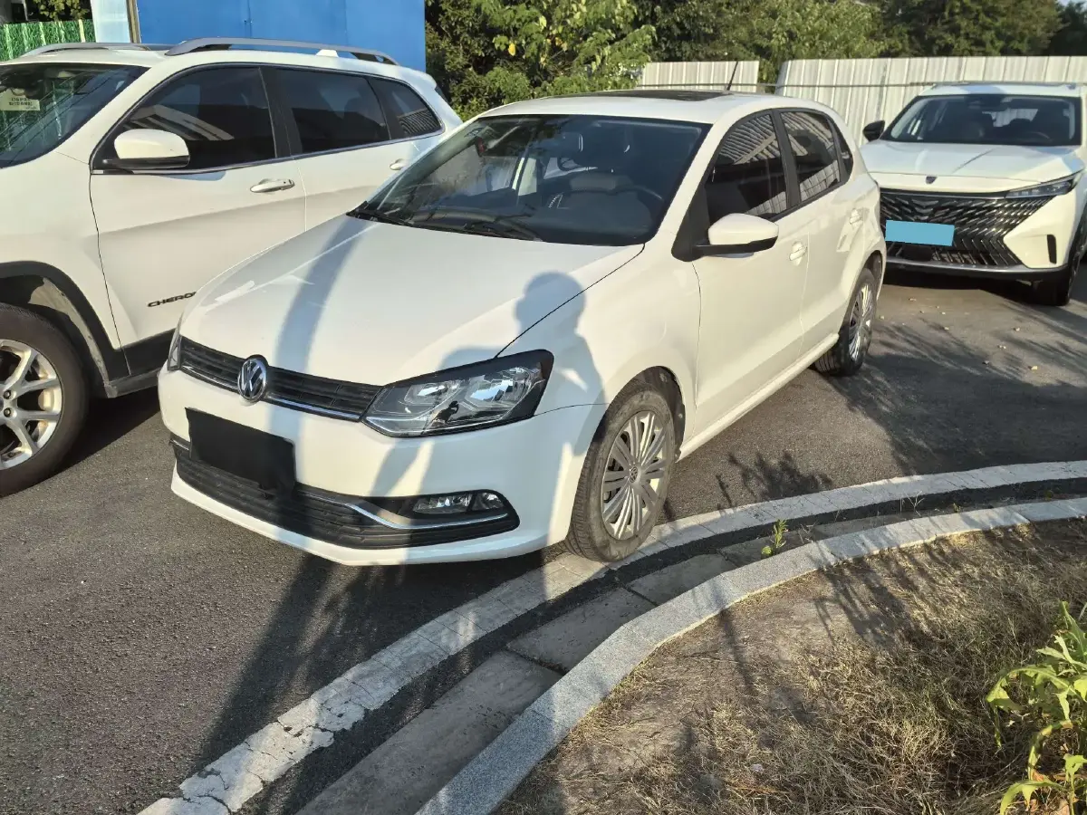 2016 Volkswagen Polo 1.6L 110HP L4 6AT
