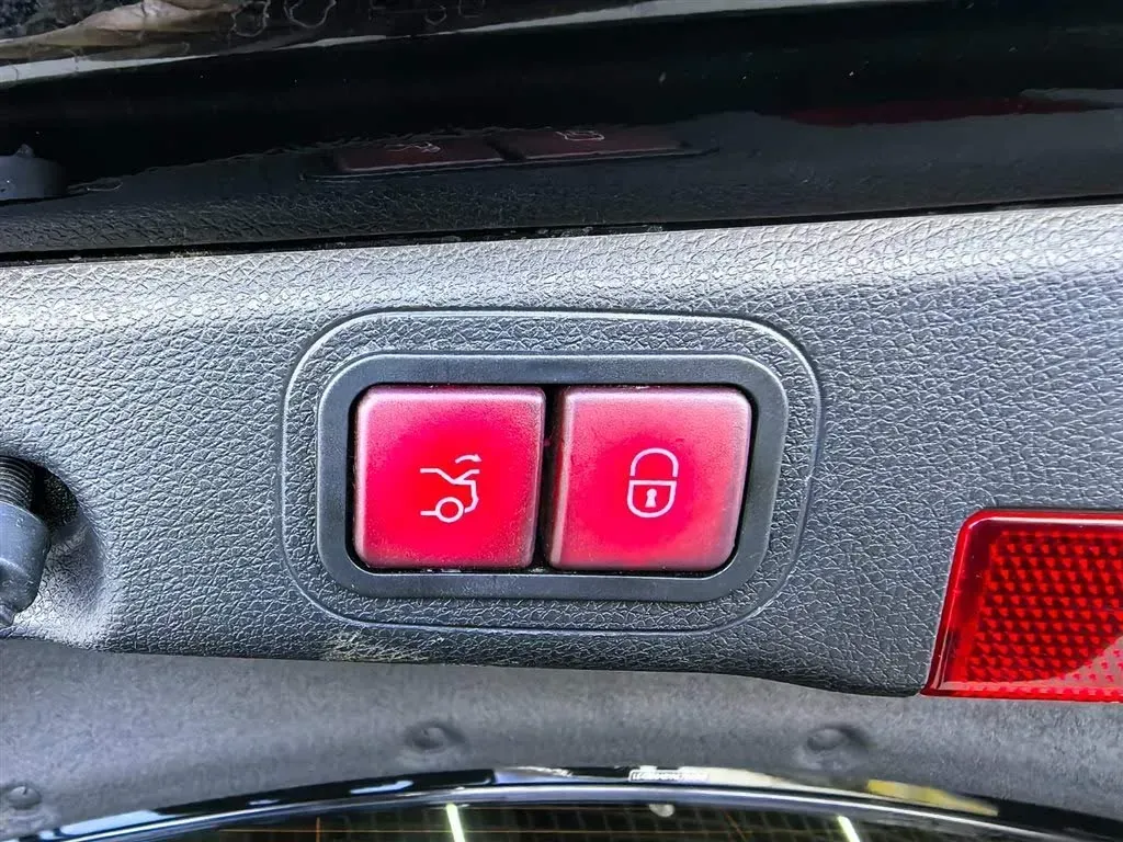 2022 Mercedes-Benz E Class 2.0T 197HP L4 9AT,autocango,china used car exporter,china ev exporter,chinese used car exporter,chinese used ev exporter