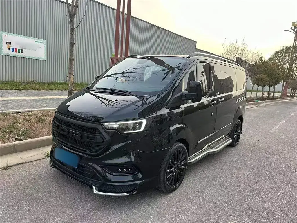 2023 Ford Tourneo 2.0T 220HP L4 9AT