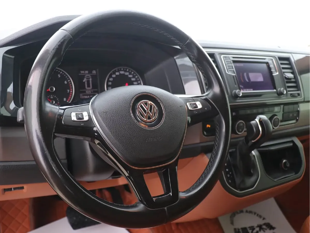 2017 Volkswagen Caravelle 2.0T 204HP L4 7DCT,autocango,china used car exporter,china ev exporter,chinese used car exporter,chinese used ev exporter