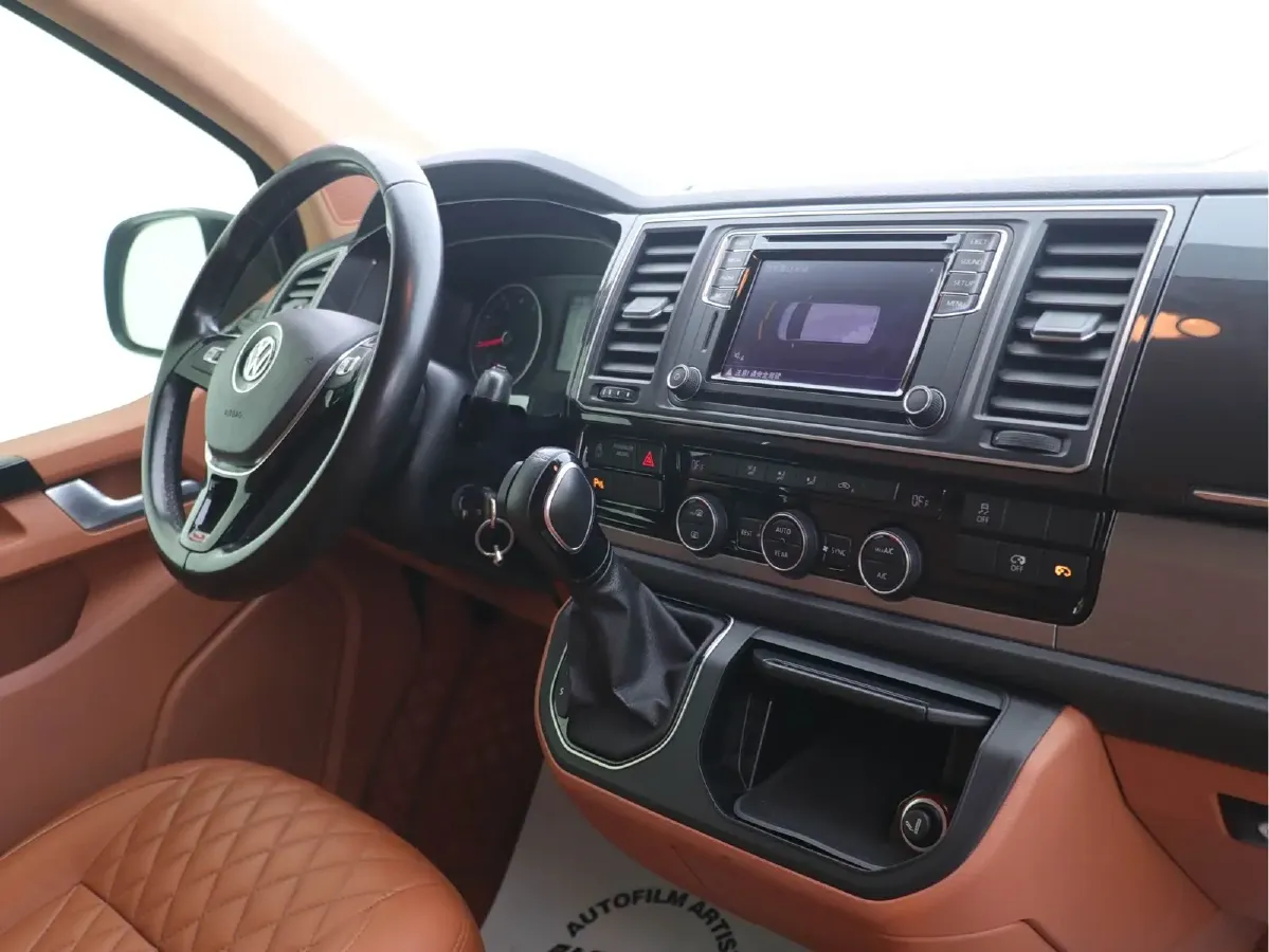 2017 Volkswagen Caravelle 2.0T 204HP L4 7DCT,autocango,china used car exporter,china ev exporter,chinese used car exporter,chinese used ev exporter