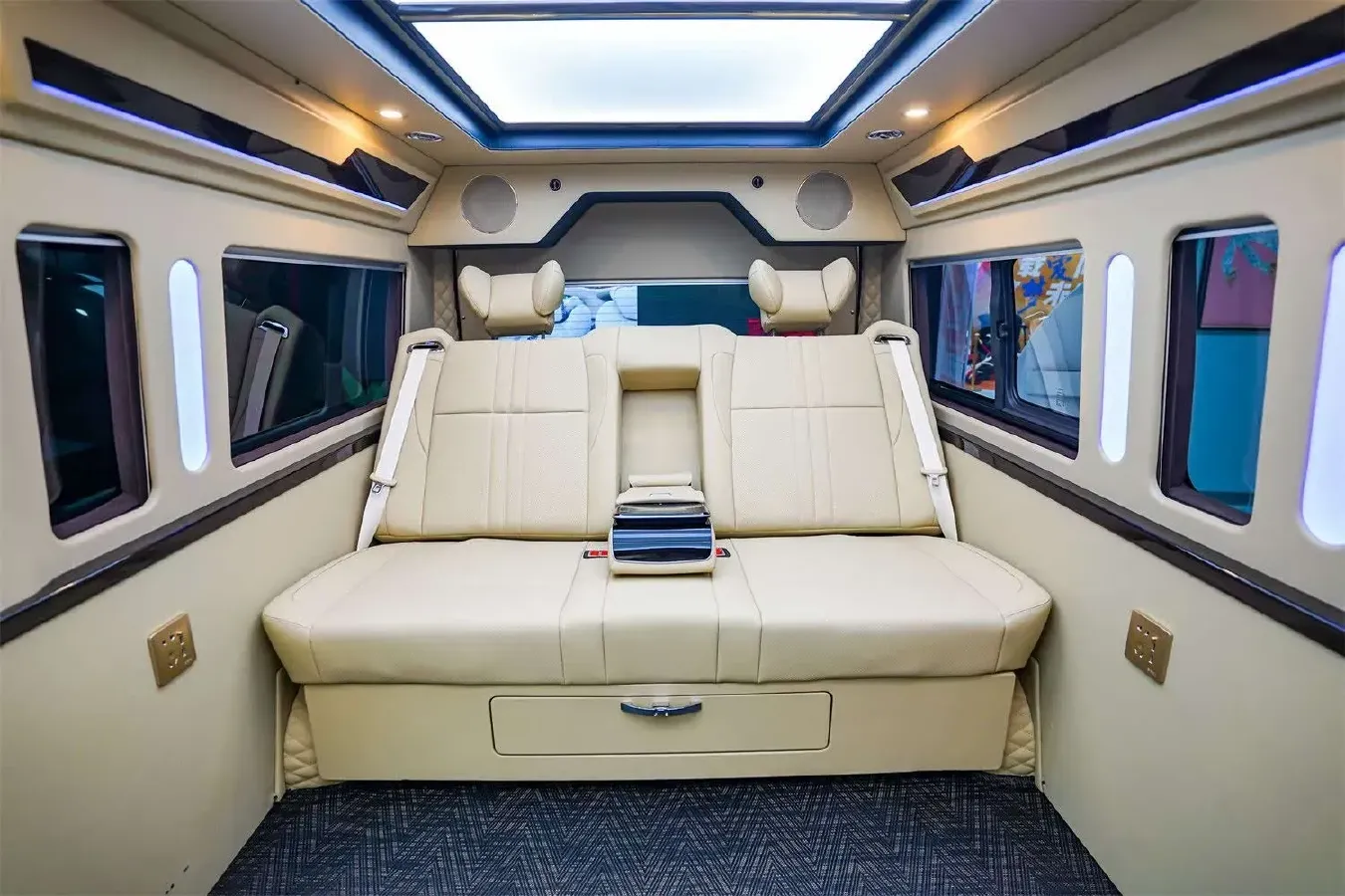 2011 Toyota Hiace 2.7L 154HP L4 4AT,autocango,china used car exporter,china ev exporter,chinese used car exporter,chinese used ev exporter