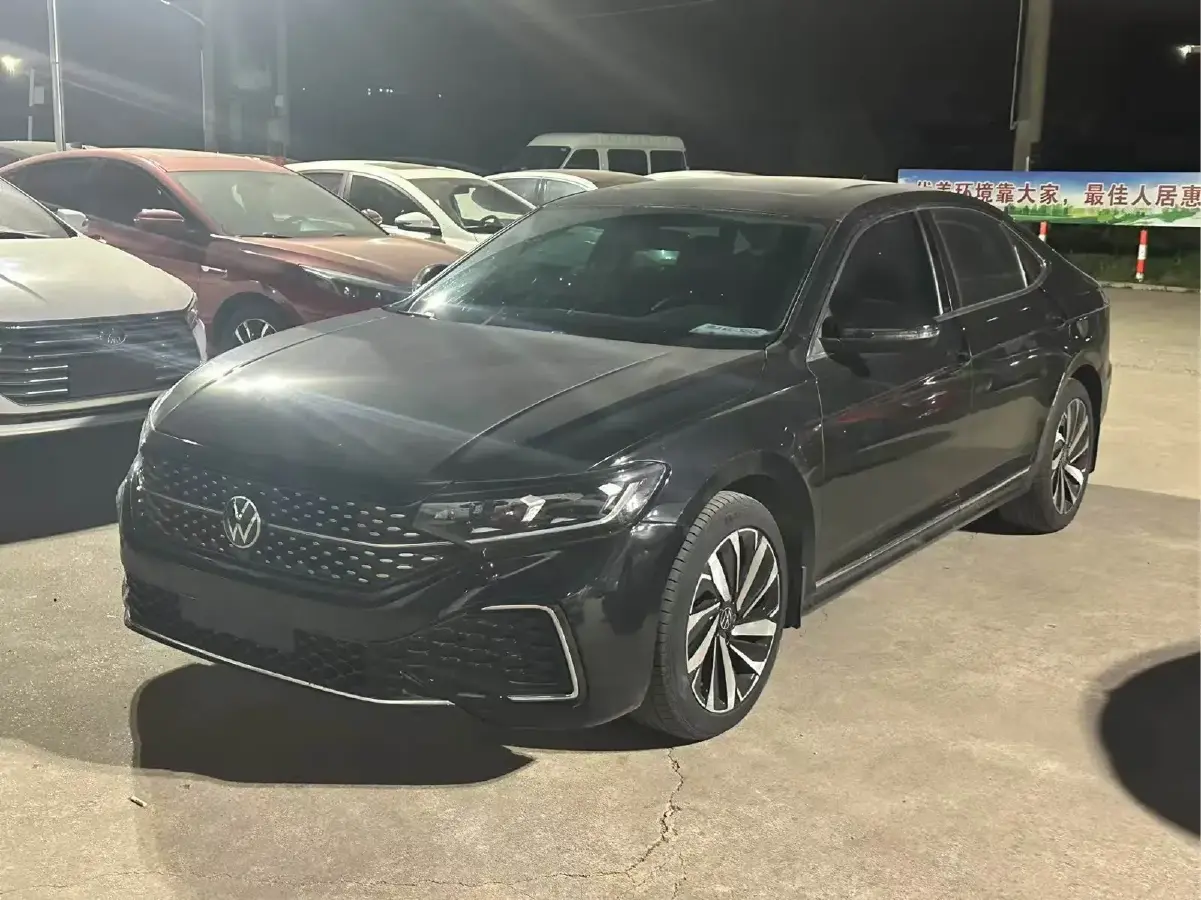 2023 Volkswagen Passat 2.0T 186HP L4 7DCT
