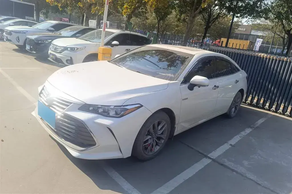 2019 Toyota Avalon 2.5L 178HP L4 E-CVT Hybrid
