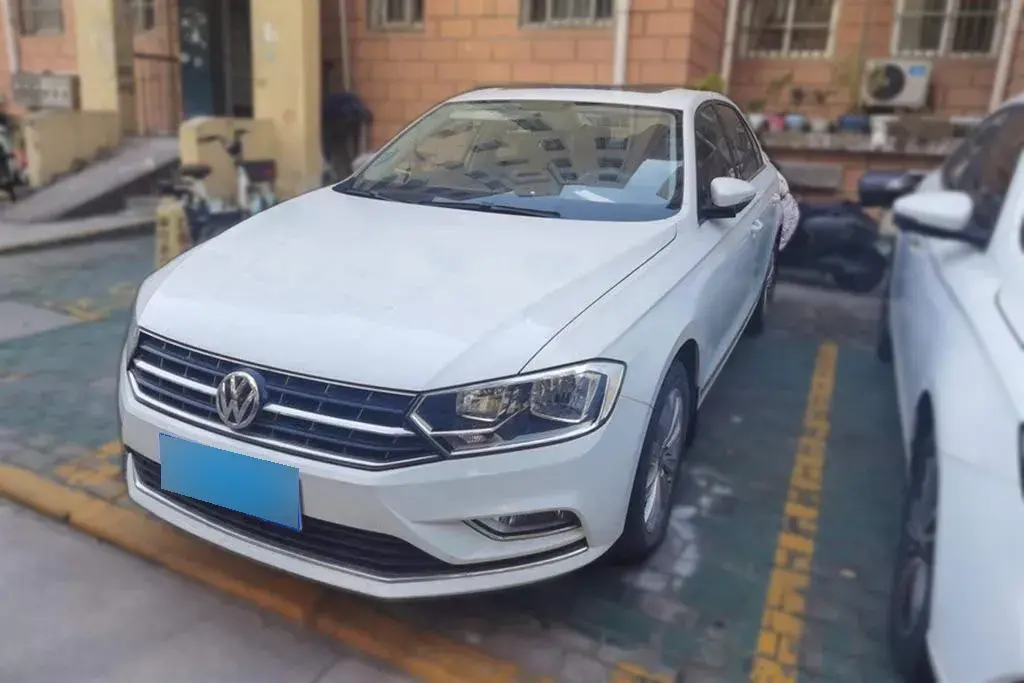 2016 Volkswagen Bora 1.6L 110HP L4 6AT
