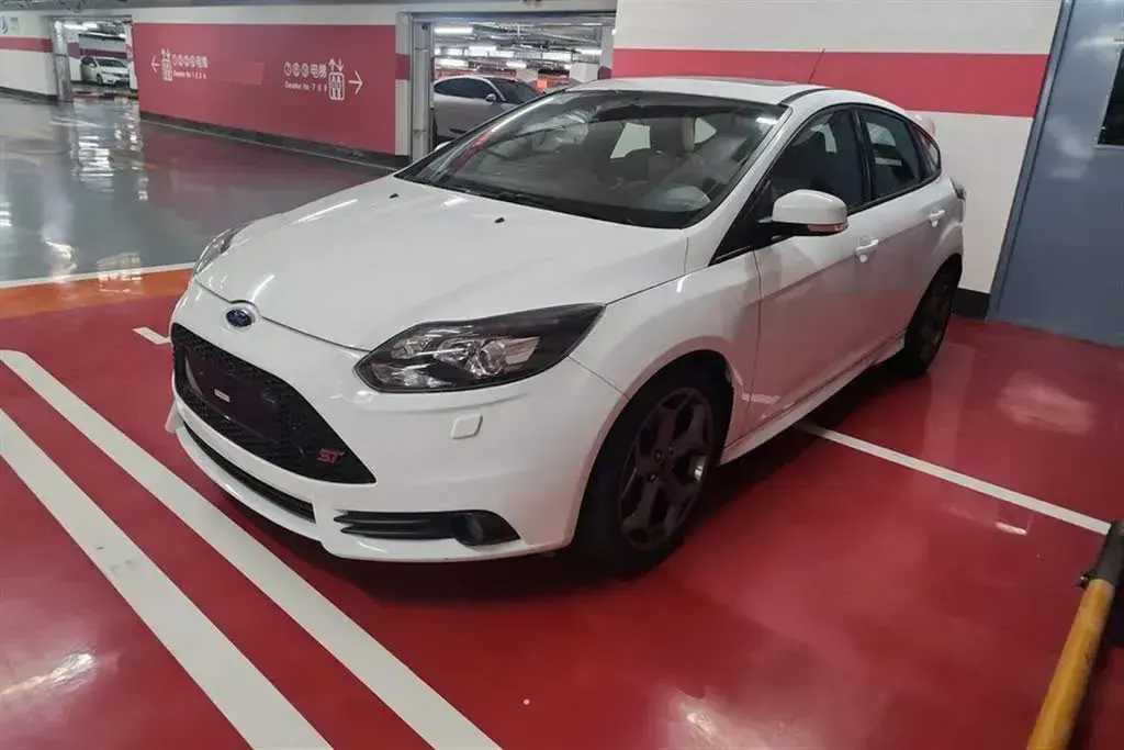 2013 Ford Focus 2.0T 250HP L4 6MT