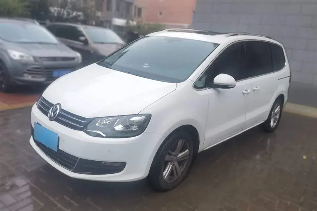 2018 Volkswagen Sharan 2.0T 220HP L4 6DCT