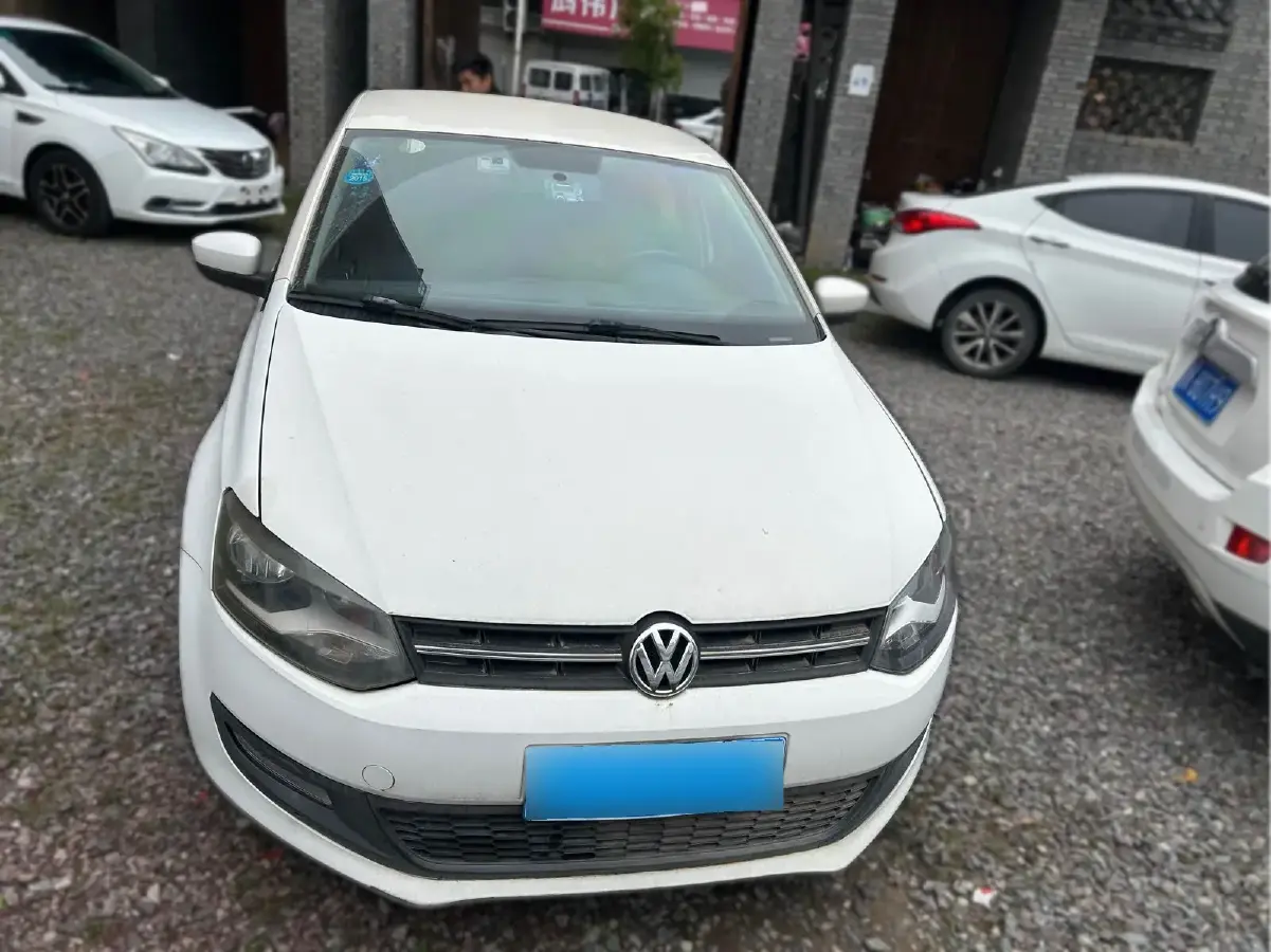 2013 Volkswagen Polo 1.4L 86HP L4 6AT