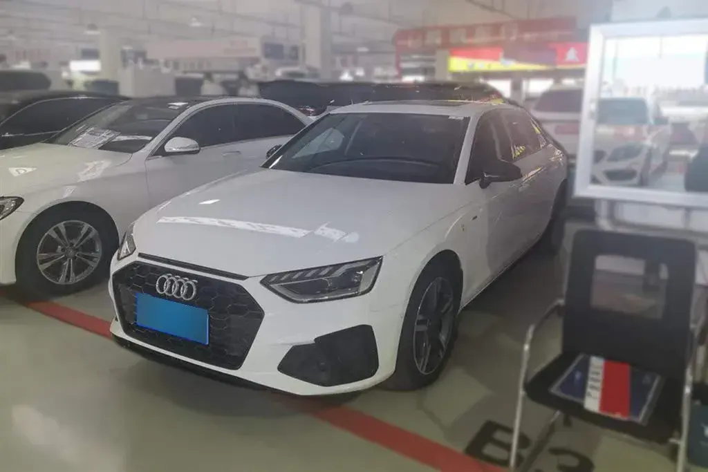 2022 Audi A4L 2.0T 190HP L4 7DCT