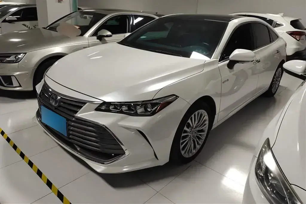 2019 Toyota Avalon 2.5L 178HP L4 E-CVT Hybrid