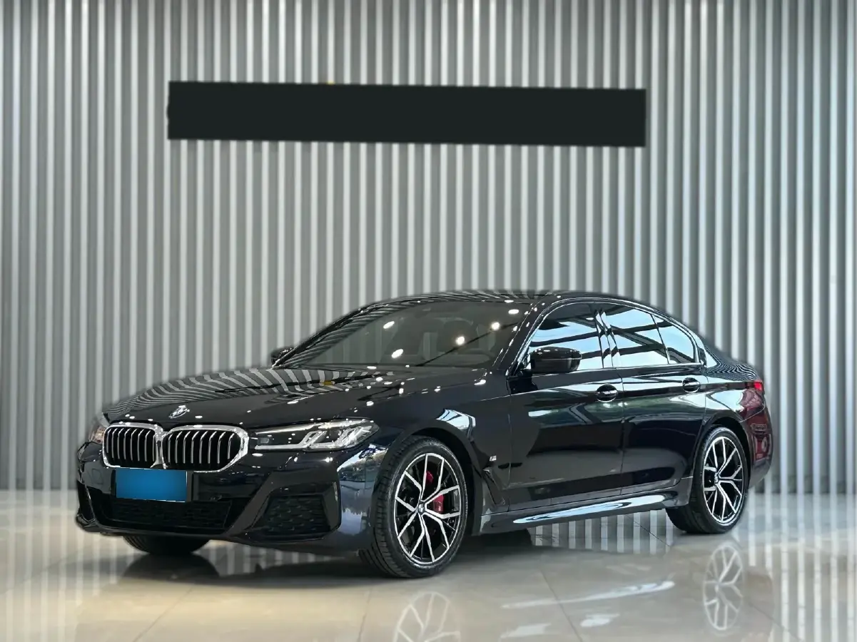 2022 BMW 5 Series 3.0T 340HP L6 8AT