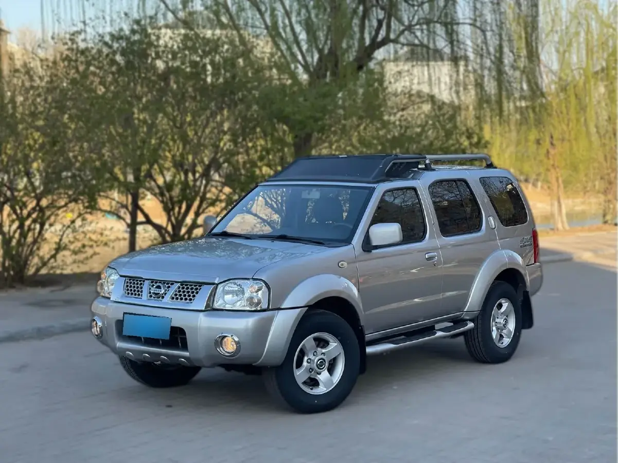 2013 Nissan Paladin 2.4L 150HP L4 5MT